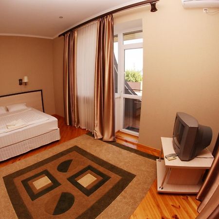 Uyut Hotel Чернихив Екстериор снимка