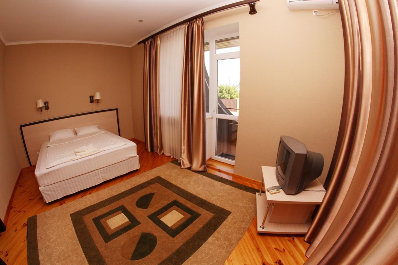 Uyut Hotel Чернихив Екстериор снимка
