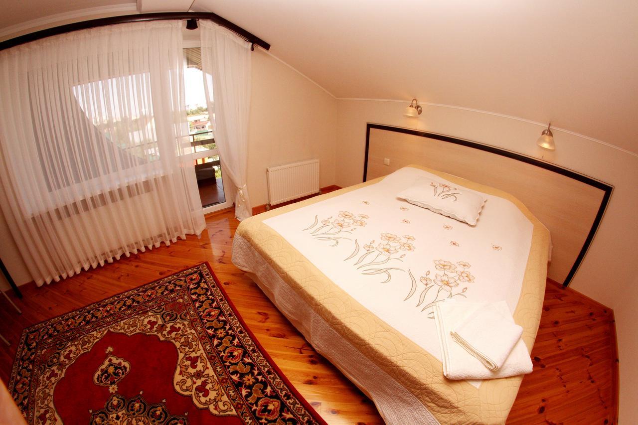 Uyut Hotel Чернихив Екстериор снимка