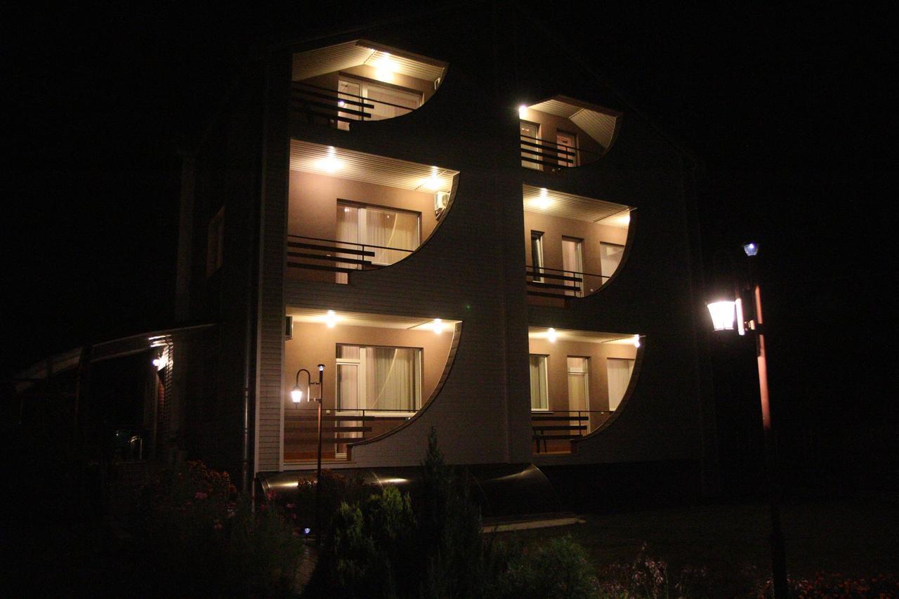 Uyut Hotel Чернихив Екстериор снимка