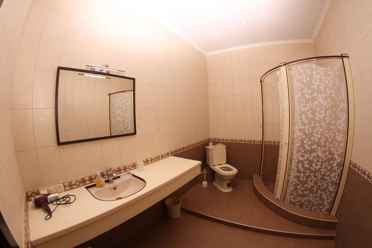 Uyut Hotel Чернихив Екстериор снимка