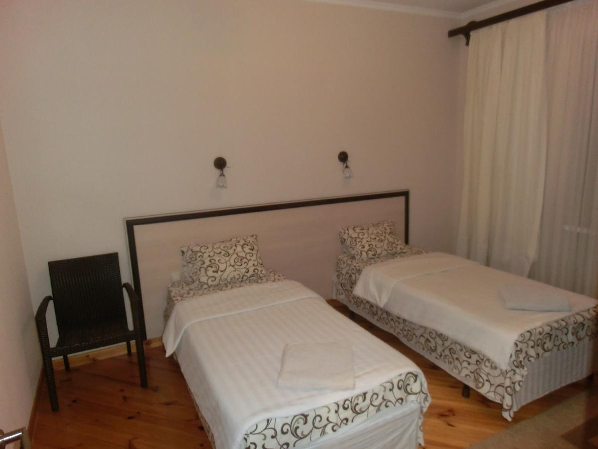 Uyut Hotel Чернихив Екстериор снимка