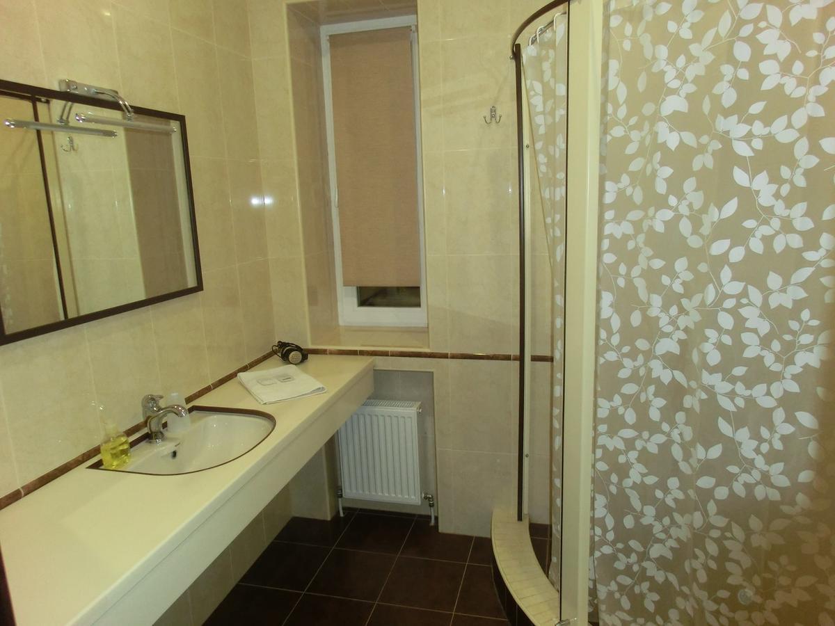 Uyut Hotel Чернихив Екстериор снимка