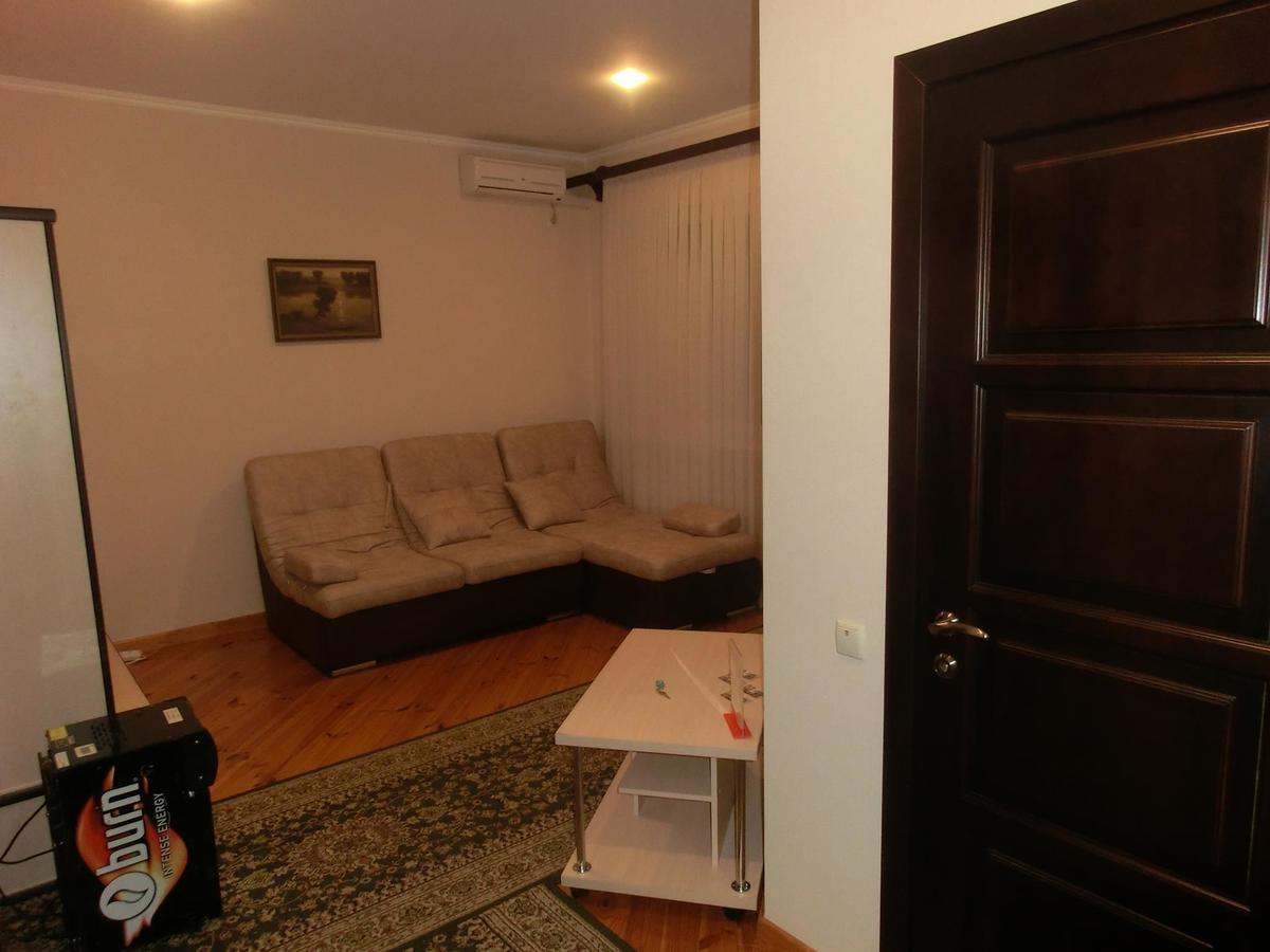Uyut Hotel Чернихив Екстериор снимка