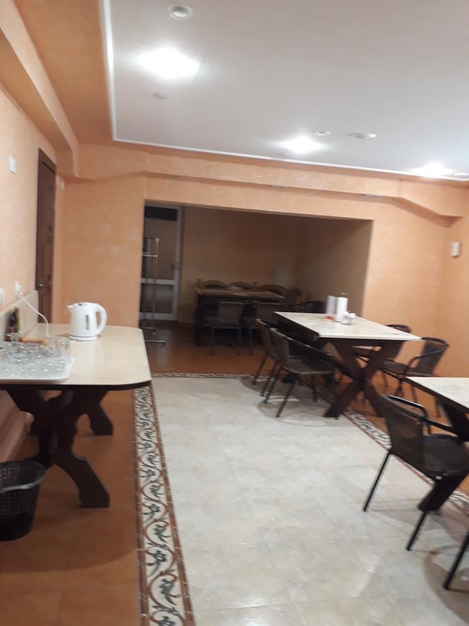 Uyut Hotel Чернихив Екстериор снимка