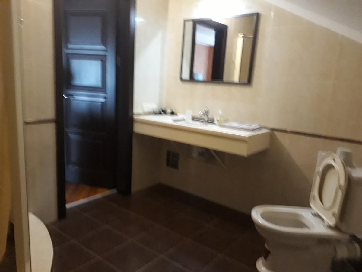Uyut Hotel Чернихив Екстериор снимка
