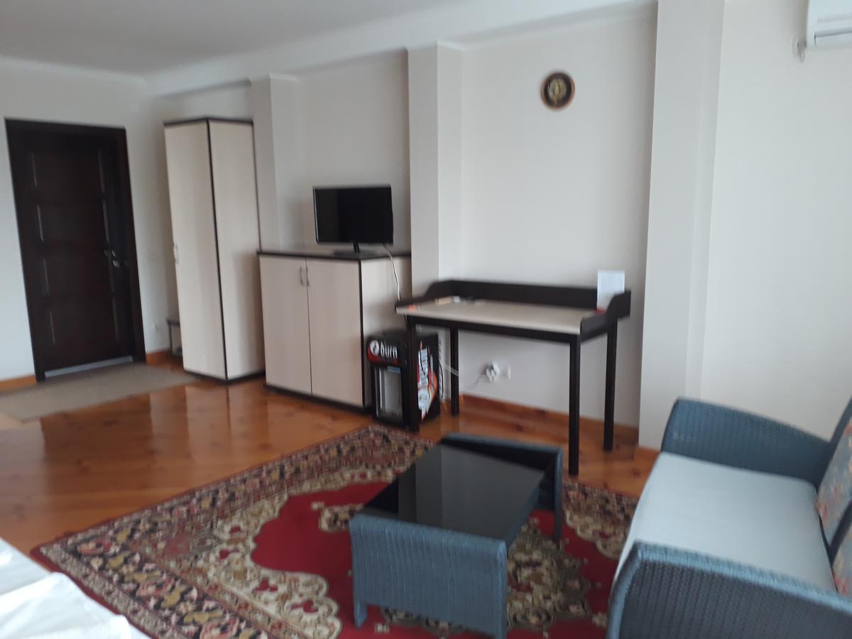 Uyut Hotel Чернихив Екстериор снимка