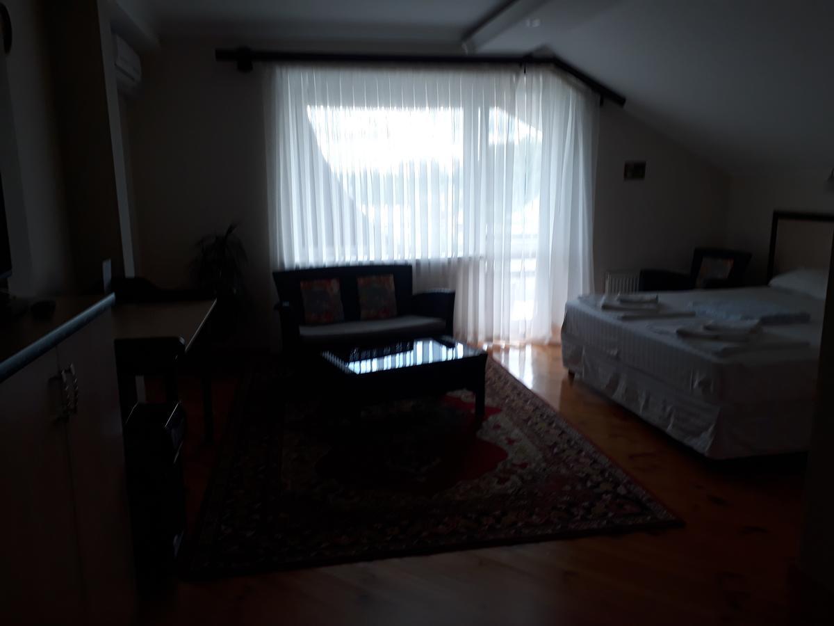 Uyut Hotel Чернихив Екстериор снимка